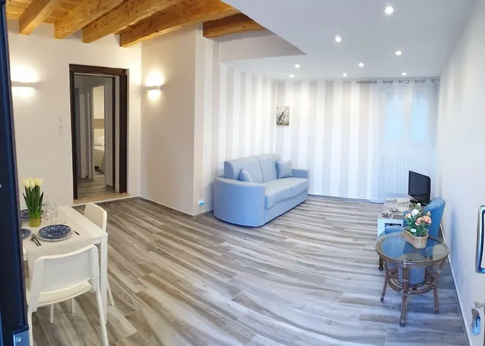 Casa Margo 4* مونريالي