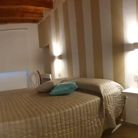 Casa Margo مونريالي